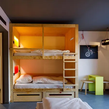 Djh Moun10 - Youth - Membership Required! Albergue *