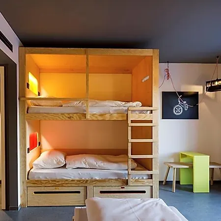 Djh Moun10 - Youth - Membership Required! Hostel